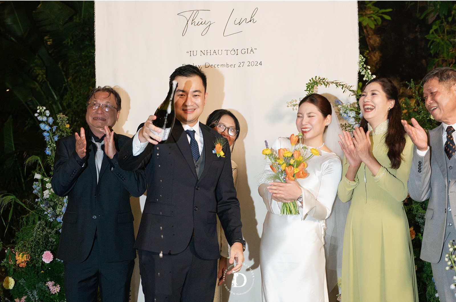 December Wedding Planner